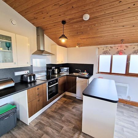 Ochil 8 With Private Hot Tub - Fife - Loch Leven - Lomond Hills Villa Kelty Exterior photo
