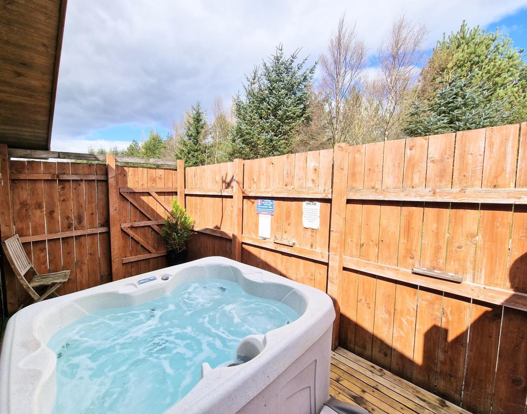 Ochil 8 With Private Hot Tub - Fife - Loch Leven - Lomond Hills Villa Kelty Exterior photo